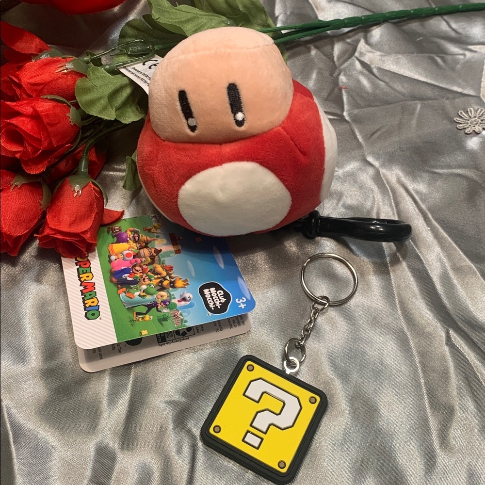 🌹Nintendo Super Mario Bros . • Mystery ? Block & NWT Club Mocchi Fun Key Rings •